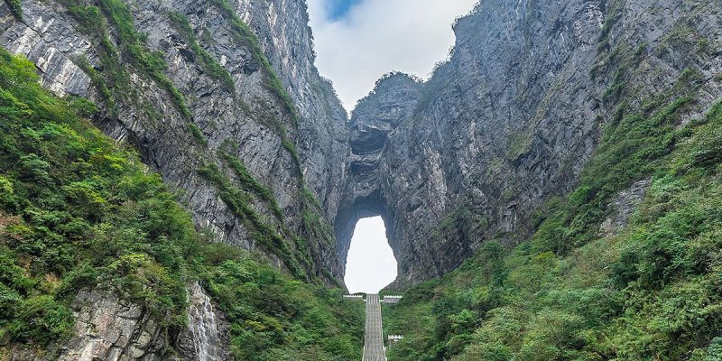 tianmen-mountain_70611-1970w-600h-0sx-0sy-1970sw-600sh.1970x800.def