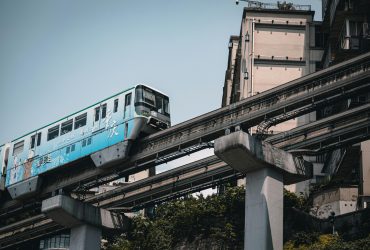 地铁穿房1