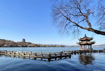 西湖 湖边亭子